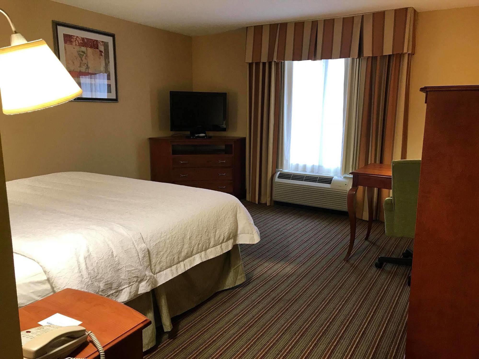 Hampton Inn Elkins Exterior photo